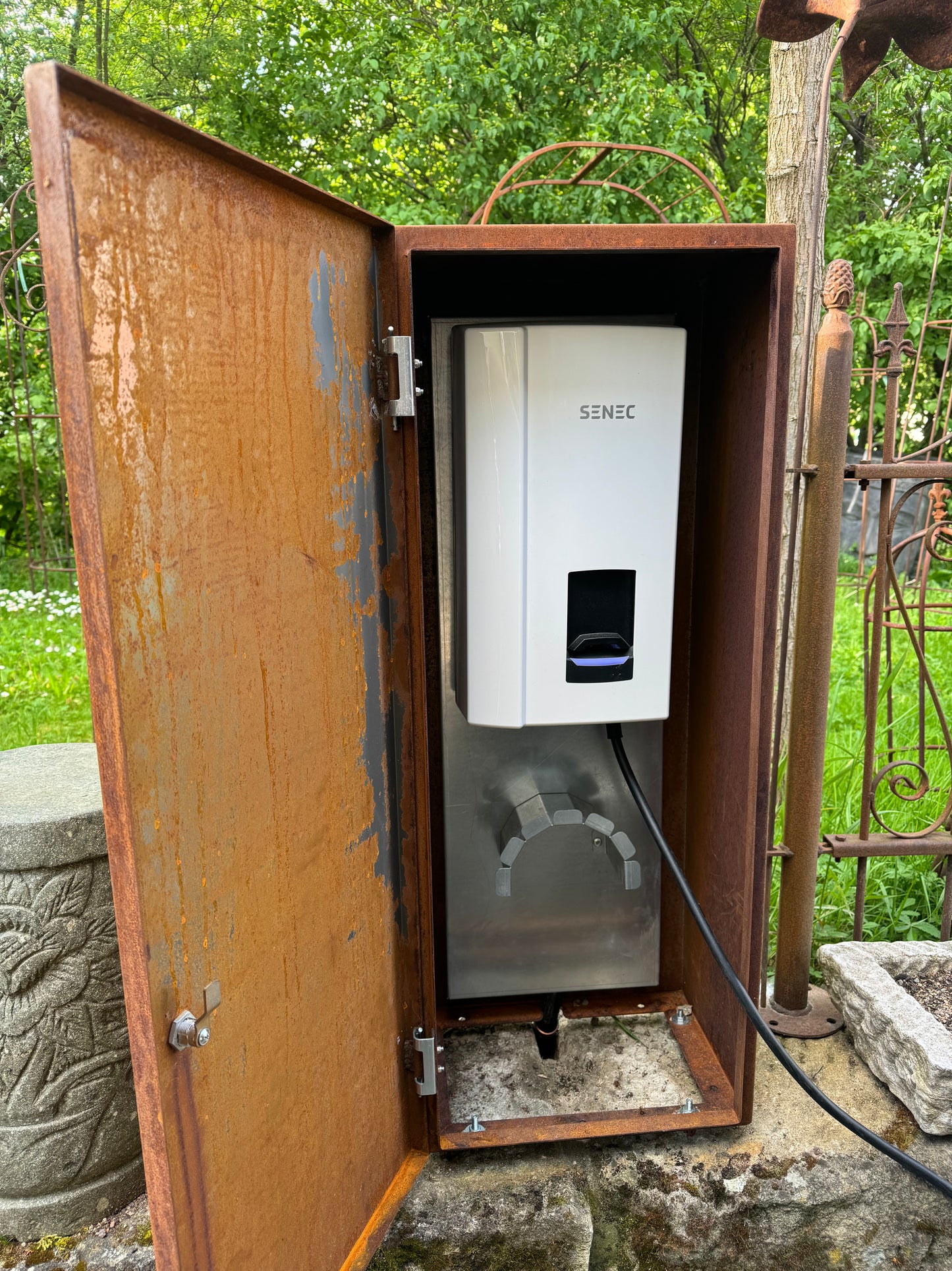 Wallbox, Stahlgehäuse aus Cortenstahl