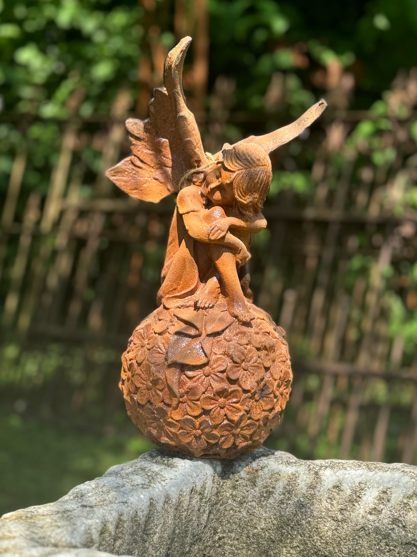 Engel aus Guss in Edelrost