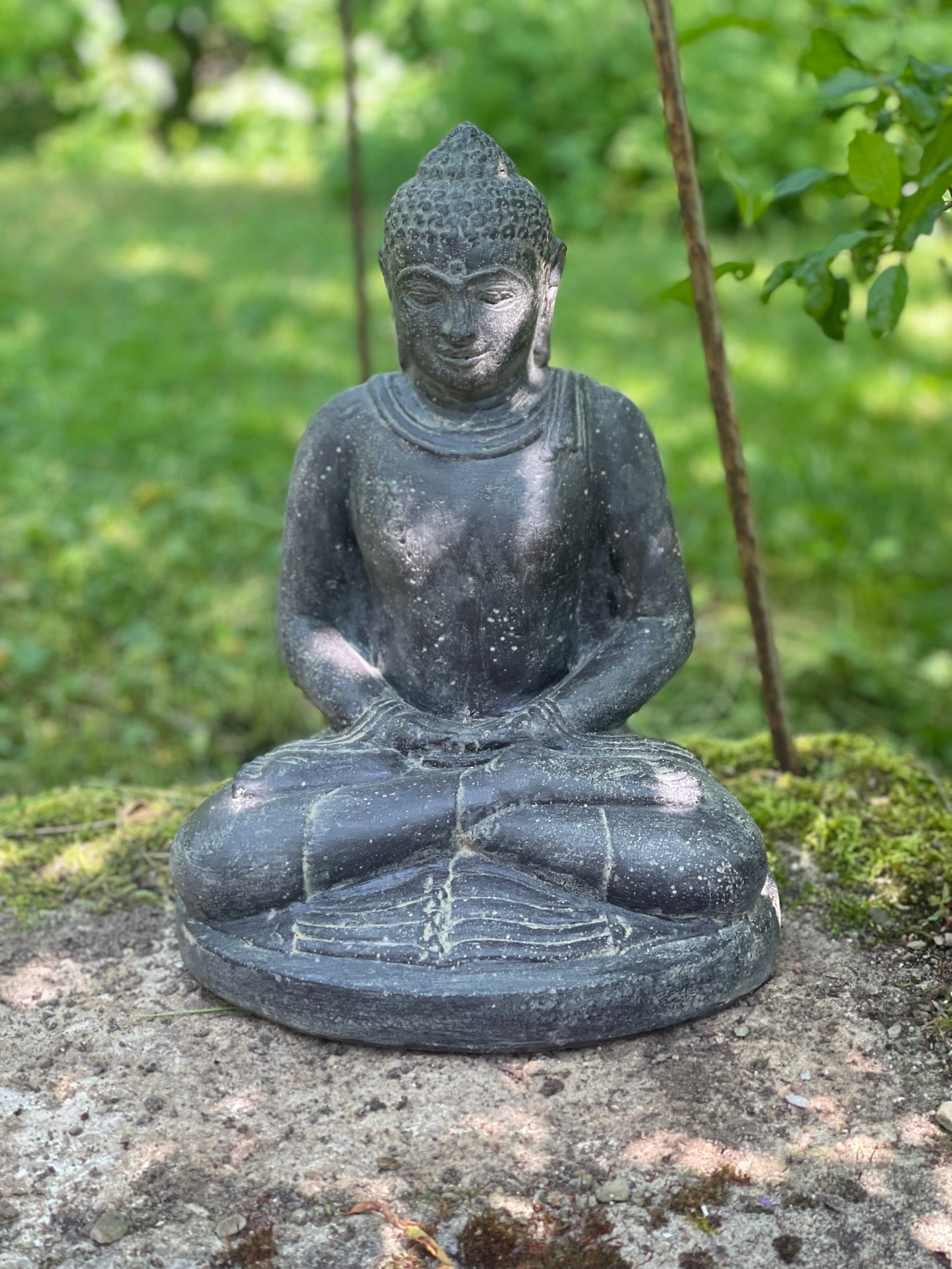 Buddha sitzend, Steinguss