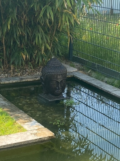 Buddha Kopf als Wasserspiel