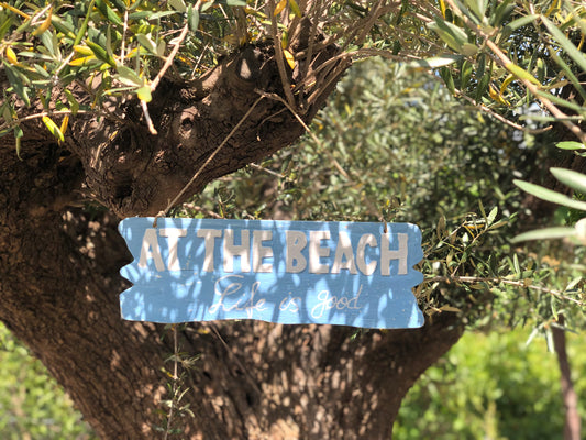 Schild, Holzschild "At the beach"
