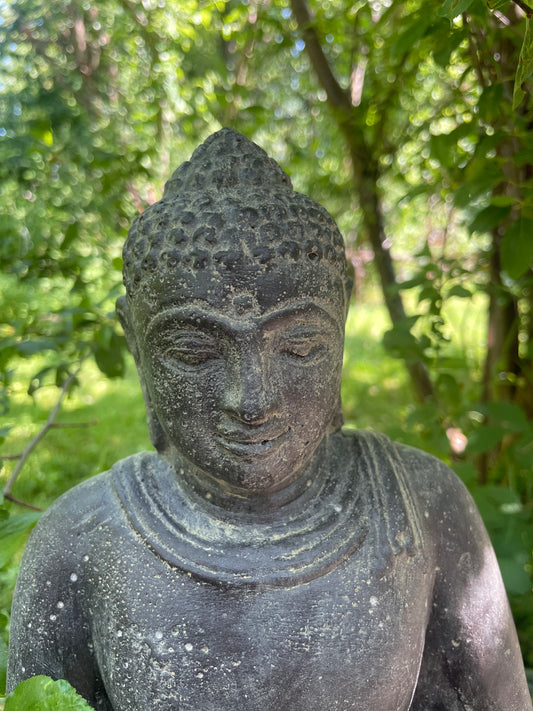Buddha sitzend, Steinguss