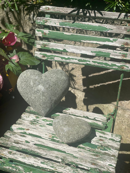 Stein Herz groß